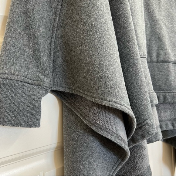 UGG Charlynne Fleece Lined Poncho in Grey, size XS/S - Picture 5 of 9
